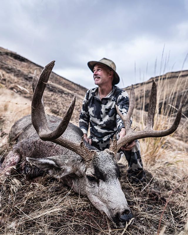 PKDOUT's tweet photo. The smile says it all. Opening day shooter, no doubt about it. #PKDOut #SuccessWeighsHeavy #OregonMuley #MuleBuck #MuleDeer #BuckDown #KUIUNation #HuntOregon #MASS @kylewestbrooks @ryangraf #shawnwestbrooks https://t.co/3yZvJ2IIKV