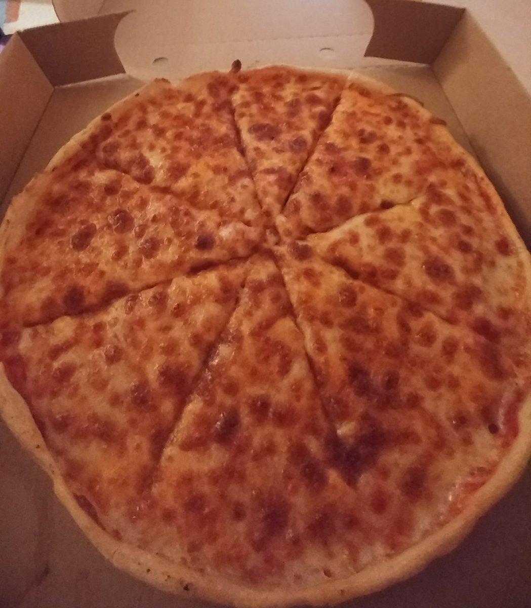 therandomone43's tweet photo. Now that's a pizza! Thank you #Zains @MegsyInABox @mandydoll1983 @weevickybeee @BobbyGault 🍕😋🍕 #Zainsforlife #youknowittobetrue https://t.co/cSg56jYojd