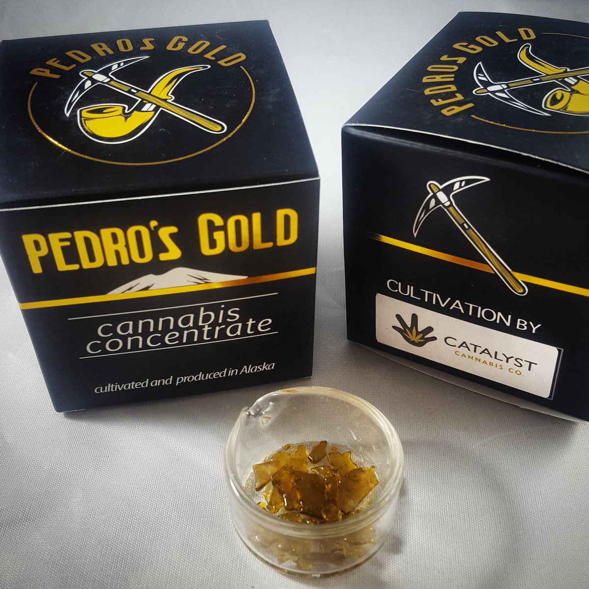 CatalystCannaCo's tweet image. We have fresh #dabs! @goodakcannabis has processed our Purple Phantom Cookies strain into some super #terpy shatter. Our Orange Dream wax and Ninja OG strains also available as wax