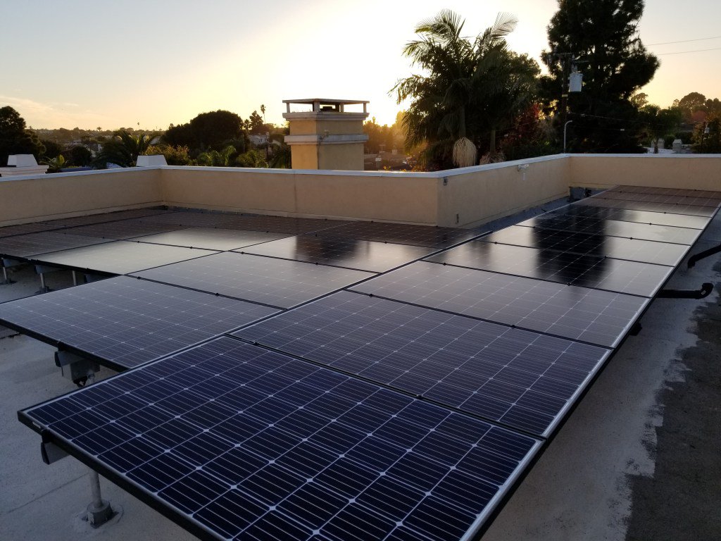 Solar Rights Act – Do HOA’s have any say on you putting up solar? greenrevenergy.com/2018/04/23/sol…