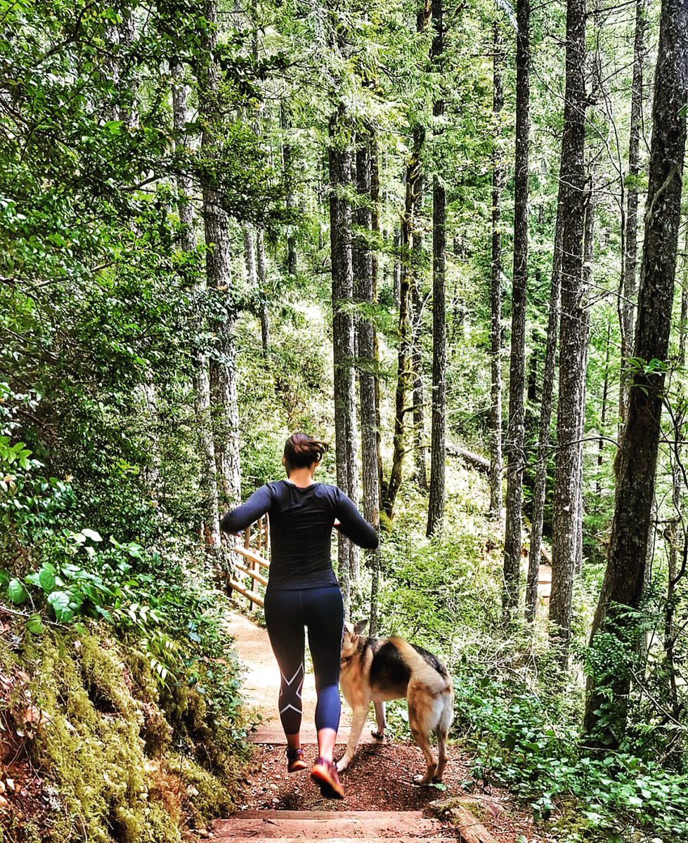 The perfect run companion...and the dog too😉🏃🏽‍♀️🐶 #2XU #2XUCanada #2XUCompression #ShareYour2XUXperience