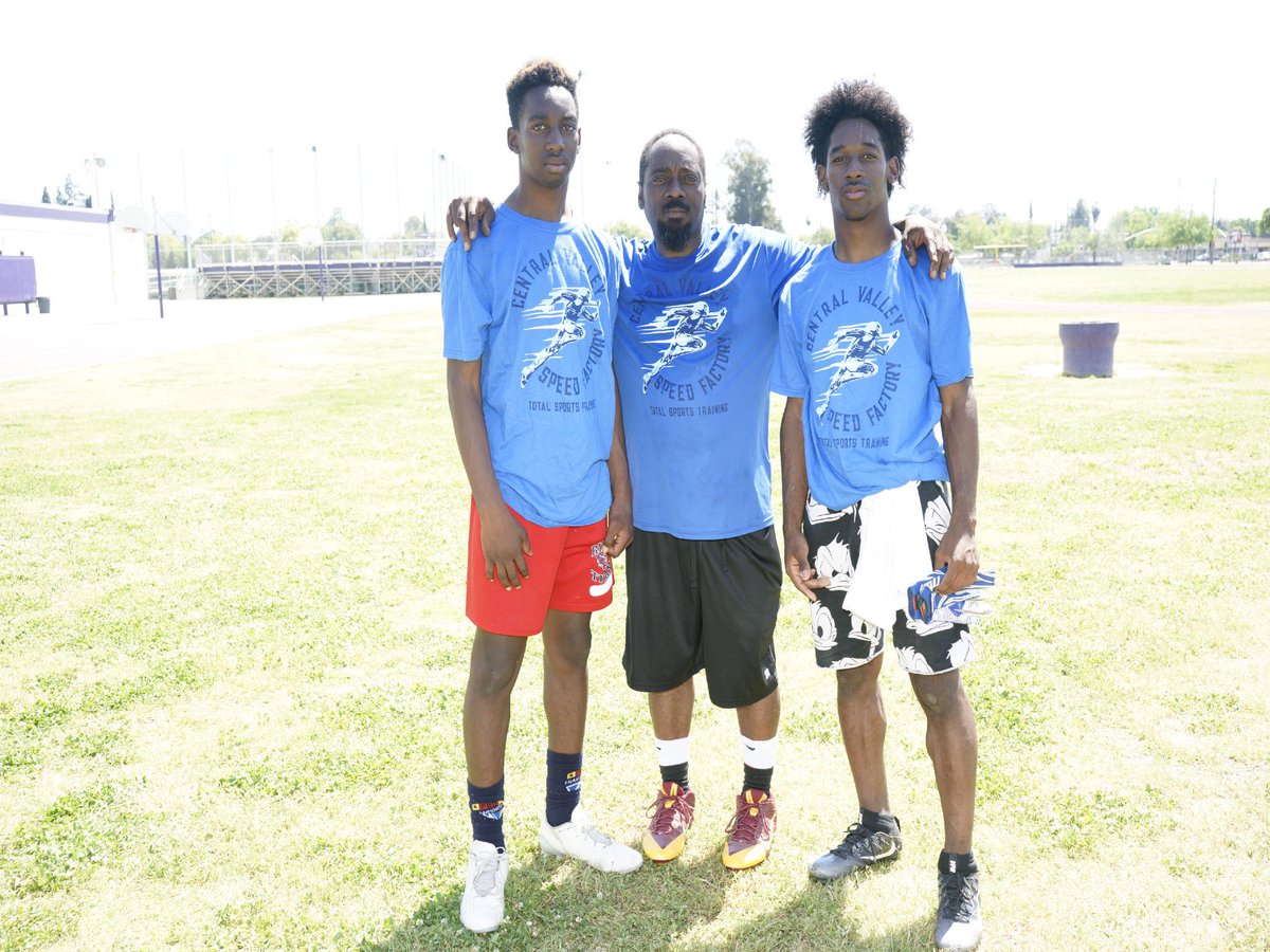 Devonking24k's tweet photo. Had a Sunday Funday session with my pops aka Coach King aka SpeedKing.. CentralValleySpeedFactory...#SpeedKingz #CentralValleySpeedFactory
#DemKingBoizGoFast https://t.co/8Cwx81RTM2
