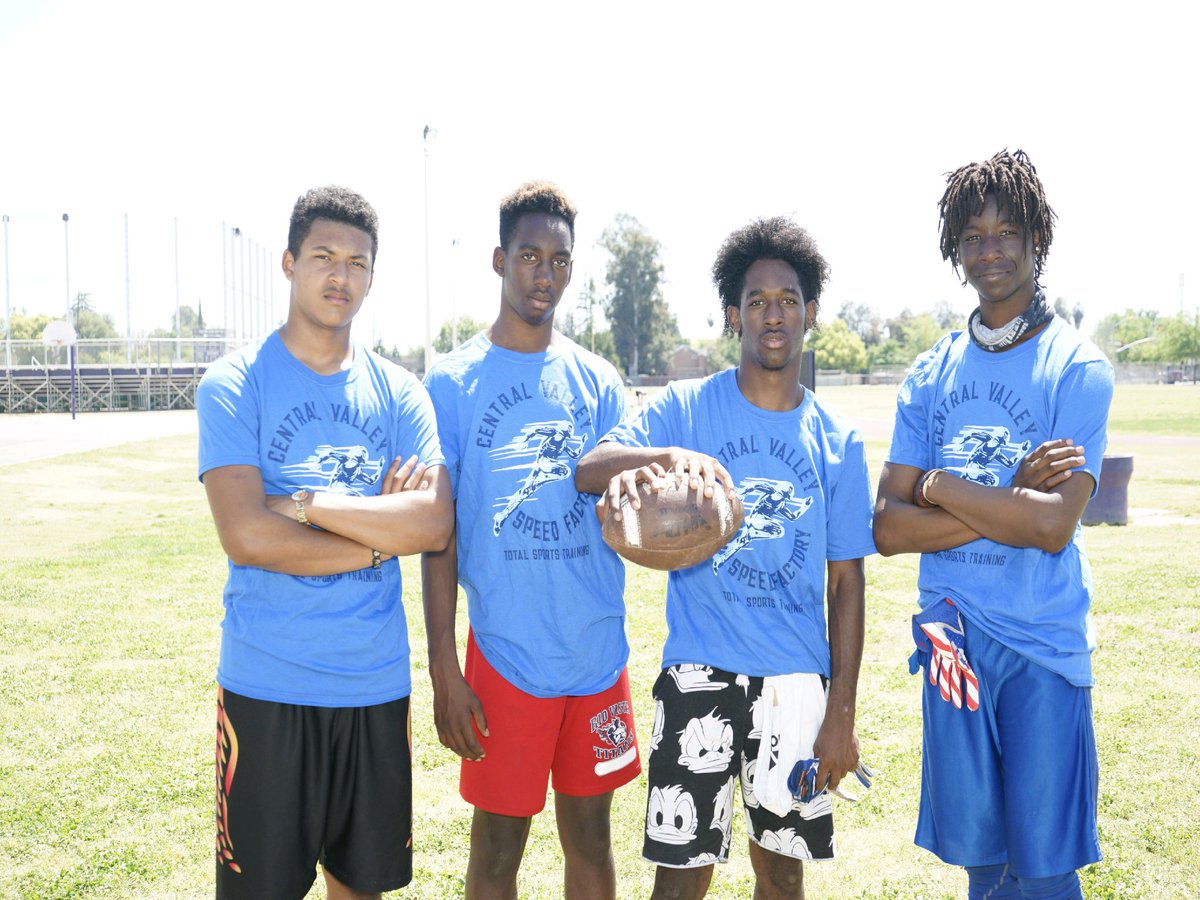 Devonking24k's tweet photo. Had a Sunday Funday session with my pops aka Coach King aka SpeedKing.. CentralValleySpeedFactory...#SpeedKingz #CentralValleySpeedFactory
#DemKingBoizGoFast https://t.co/8Cwx81RTM2