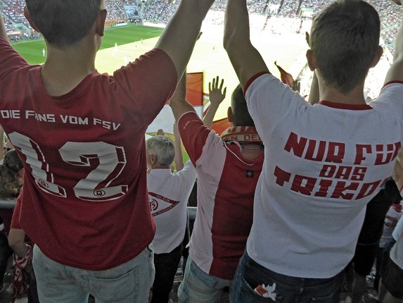 meenzer_on_tour's tweet photo. Bilder aus Augsburg: https://t.co/2JhjGCgIWA #FCAM05 #Mainz05 #diefansvomfsv #Bundesliga #05liebe #nurfürdastrikot https://t.co/3TYgp1M4Lj