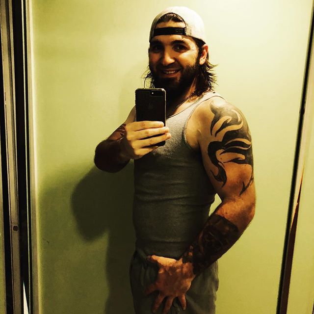 Kenneth_Actor26's tweet photo. Dropped below my high school weight πππ. From 240 down to 185/190. From a tight 34 to loose in 32s man Iβm excited. Trying to find a way to really pump up my chest area since I have a bigger upper body.
#fitness #beard #droppingweight #muscle #leanm⦠https://t.co/8oZ99jBM5J https://t.co/xtftwn0nnS