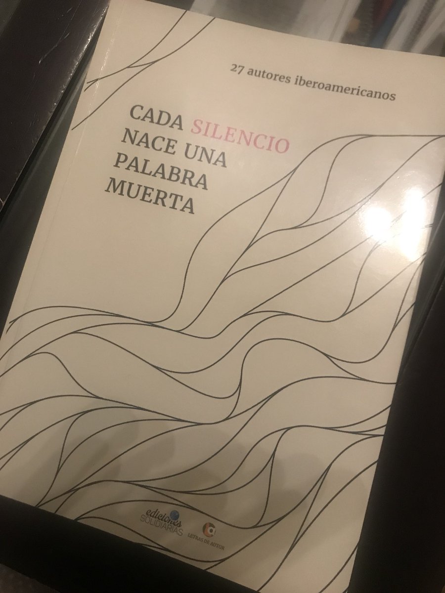 Isacasalduero's tweet photo. Siempre es un placer escuchar a @danycamposf y si es por una buena causa y adquiriendo un libro que, realmente, merece la pena, mucho más. Grandes, #ProyectoKitega y grandes quienes han colaborado con sus obras. #CadaSilencioNaceUnaPalabraMuerta @msolsj https://t.co/J5dpJoiY9z