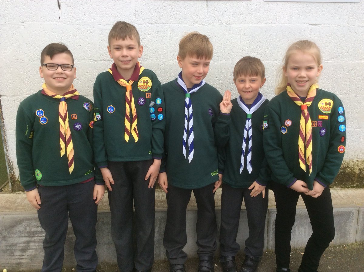 Oakway2014's tweet photo. Uniformed groups helped us to learn about St George’s day today! #traditionalPRIDE https://t.co/jjLzVpwYfS