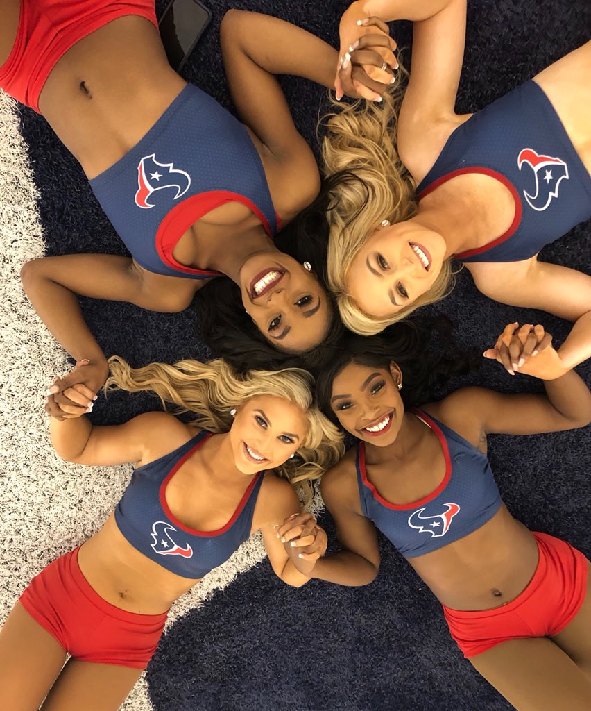 shhaakiiaa's tweet photo. Last Finalist practice for #HTCTop55 is tonight!✨ We’ve been having a blast together! Cant wait for team announcement Tomorrow. Voting closes at 5pm, everyone cast your votes before it closes. Love and appreciate you all. ❤️💙❤️💙 https://t.co/UQ4Duzho9D https://t.co/pzrjPWoRHm