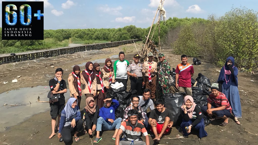 EarthhourSMG's tweet photo. Karena kita hidup di bumi sudah sepantasnya kita bijak tinggal di bumi. Karena ketika bumi ini rusak tidak ada lagi planet B.

SobatEH, aksi-aksi apa saja yang sudah kalian lakukan untuk nasib bumi?
Upload ke Twitter dengan Tagar #Connect2earth #iniaksiku dan tag @EarthhourSMG https://t.co/IWO5WXOk3o