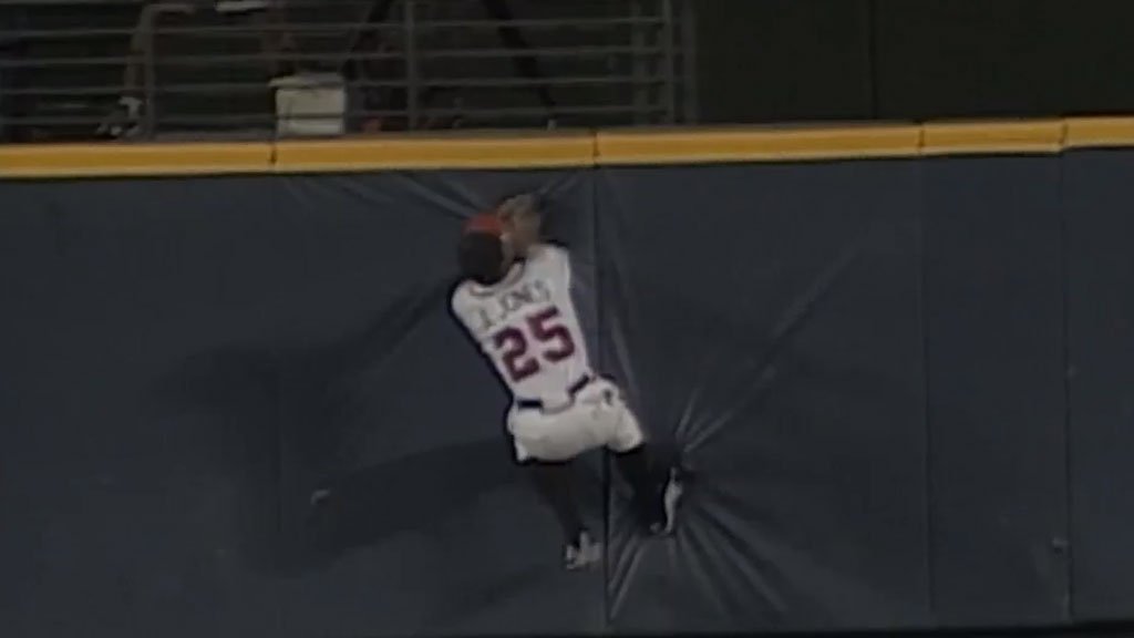 Happy birthday, Andruw Jones!

We ll celebrate by revisiting this ridiculous grab. 