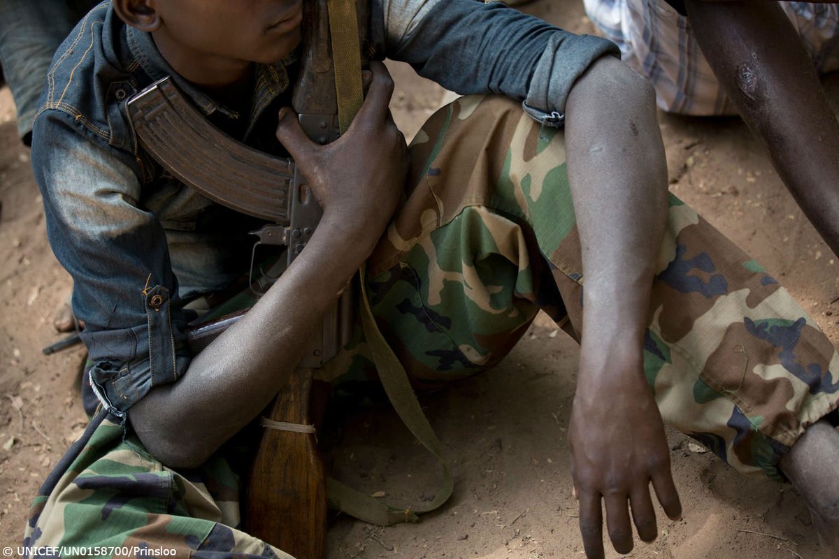 UNICEF's tweet photo. No child should ever have to pick up a weapon and fight.

We hope to release more than 1,000 children from armed groups over the coming months in South Sudan.

#ChildrenUnderAttack https://t.co/JYiqIc81qi