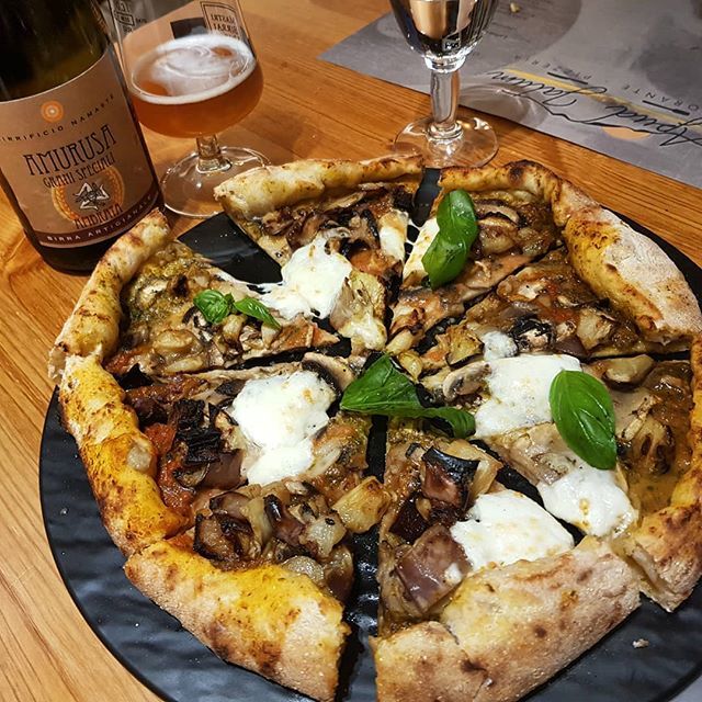 OutfoodI's tweet photo. Una #pizza leggera ma dal sapore decisamente gustoso! Prodotti di qualità e impasto con #farina di grani siciliani.

Tagga le tue foto con #outfooditalia 
#basilico #melanzane #buono #buonissima #ottima #pizzeria #cibo #foodporn #foodspizza #sancipirello… https://t.co/8N87TKqklB https://t.co/oLVsLfMNwc