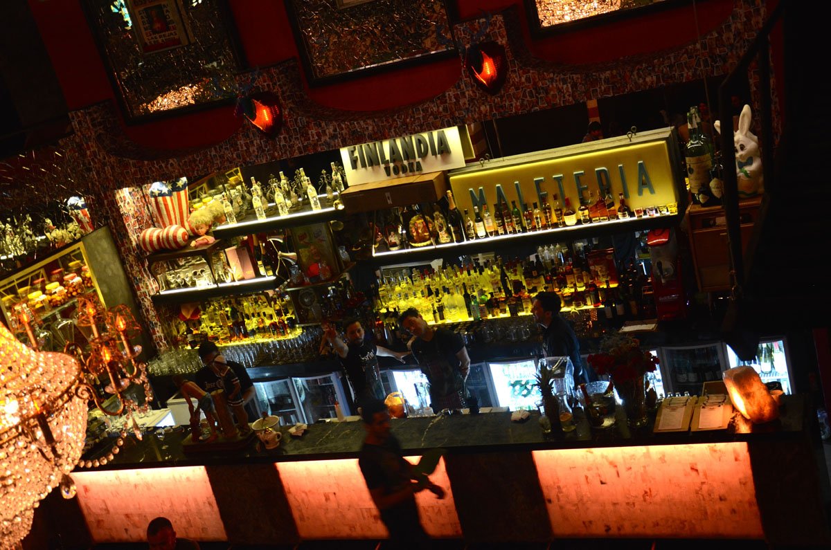 No hay lunes que una #NocheEnSarita no pueda arreglar 🤤 ¡Los esperamos! Abrimos desde las 20:00 hrs. Reservas al ☎️ 28813937