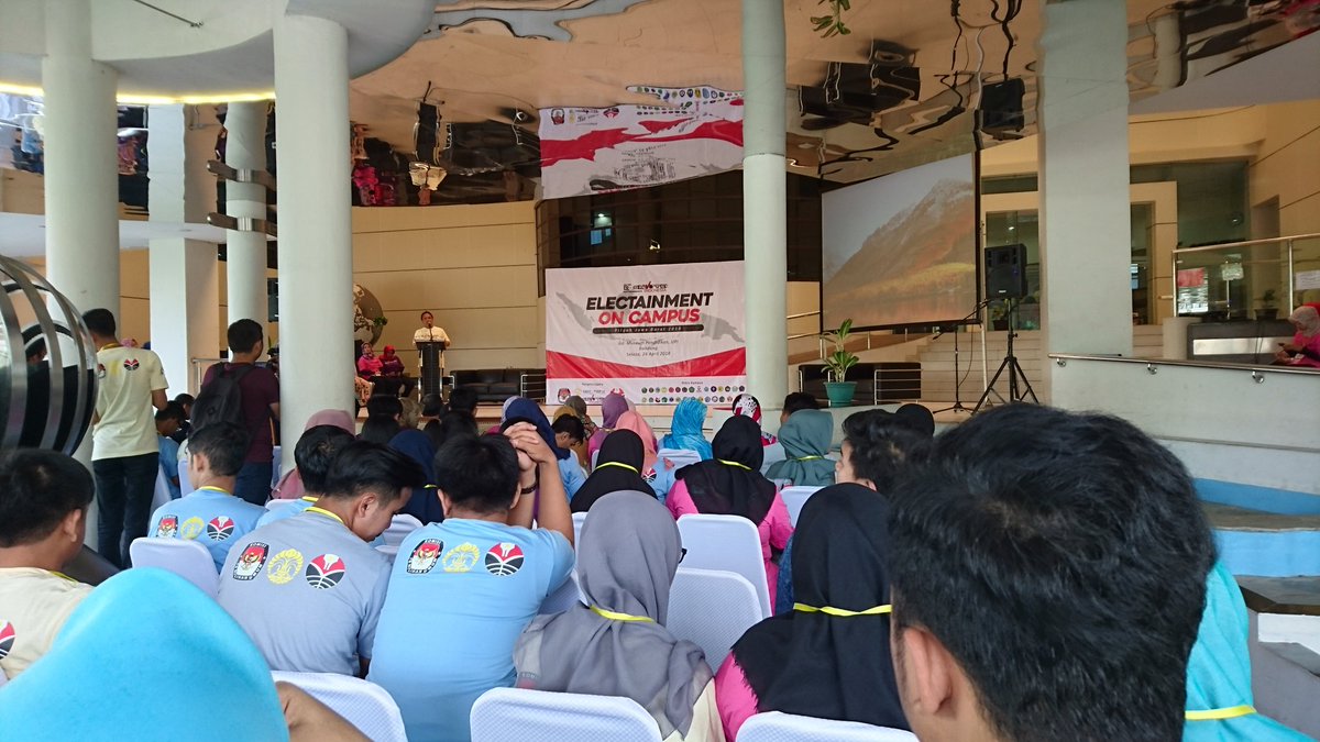 Rock the Vote Indonesia di Universitas Pendidikan Indonesia sudah dimulai!! 😉

#rockthevoteindonesia #rockthevote #ElectainmentOnCampus #PintarPilih_UtkJabar #PilgubJabarSemarak