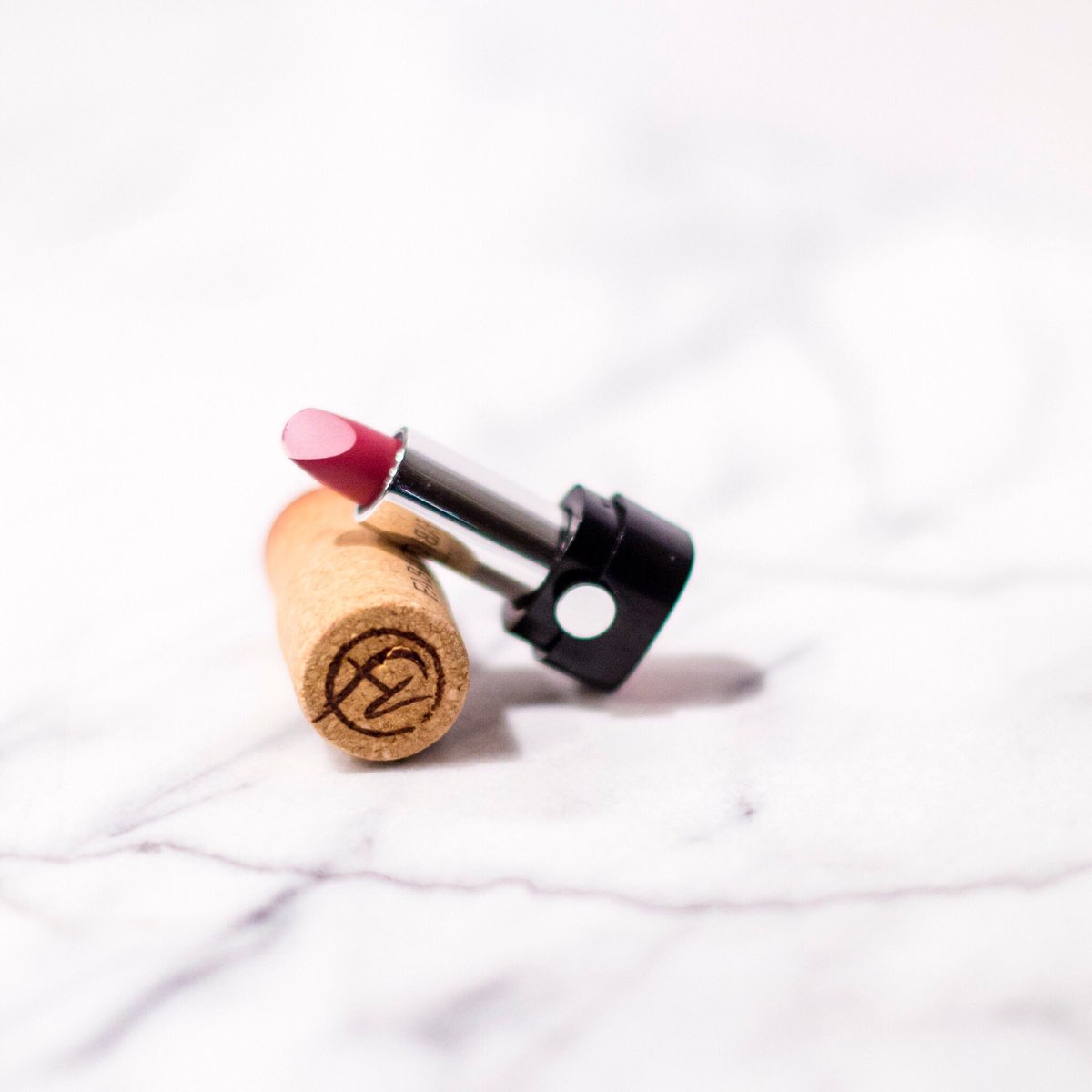 We might be going through a makeover, but we’re still mom’s favorite lip color 👄🍷😉 #winelips #MothersDay #FVWines
___
#Chicago #WholeFoods #wine #redwine #wino #vino