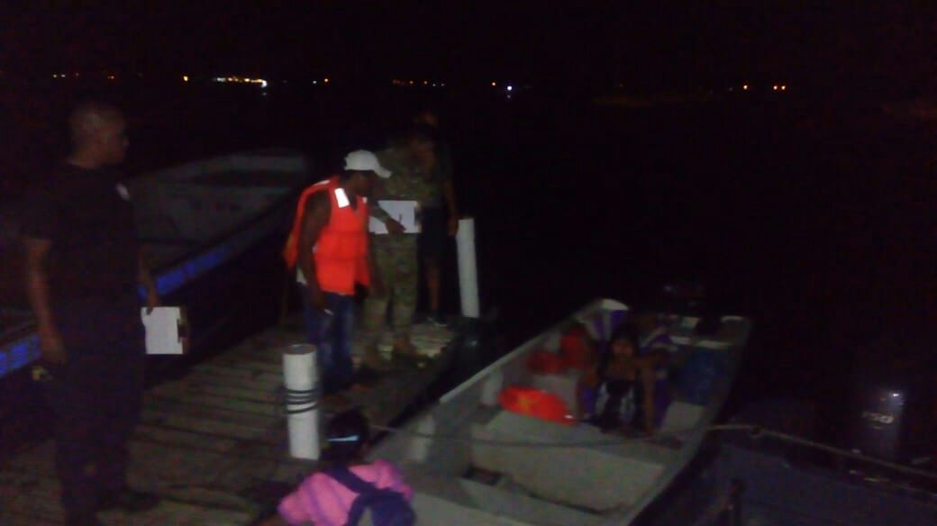 Aeronavales de 1ra. Región brindan asistencia a femenina con ocho meses de embarazo y complicaciones de salud  evacuada desde el sector de Loma Partida/Bocas del Toro al Muelle de <a href="/Bomberosbocas/">Bomberos bocas</a> fue trasladada al Centro de Salud en Isla Colón para atención médica #ContigoYSiempre