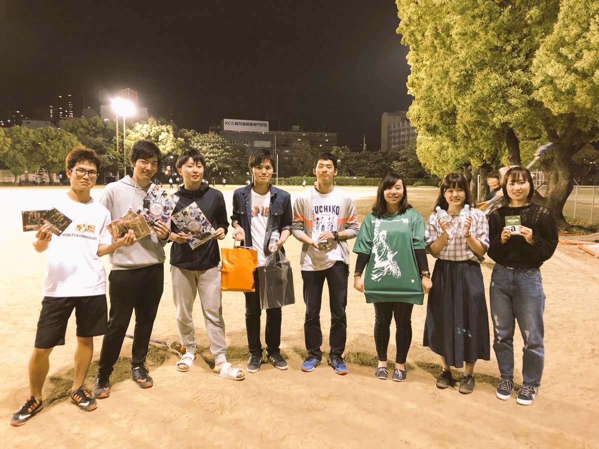 kagoshimalax18's tweet photo. 昨日のショット大会には沢山の一年生が参加してくれました👏👏

ショットが入っても、入らなくても盛り上がってました😆

楽しそうに練習したり、どうすれば入るか考えている1年生をみてとても嬉しかったです！！

景品を持って帰る1年生、嬉しそうですね😊
#春から鹿大 #鹿児島大学ラクロス部 https://t.co/EyeqzfXaES