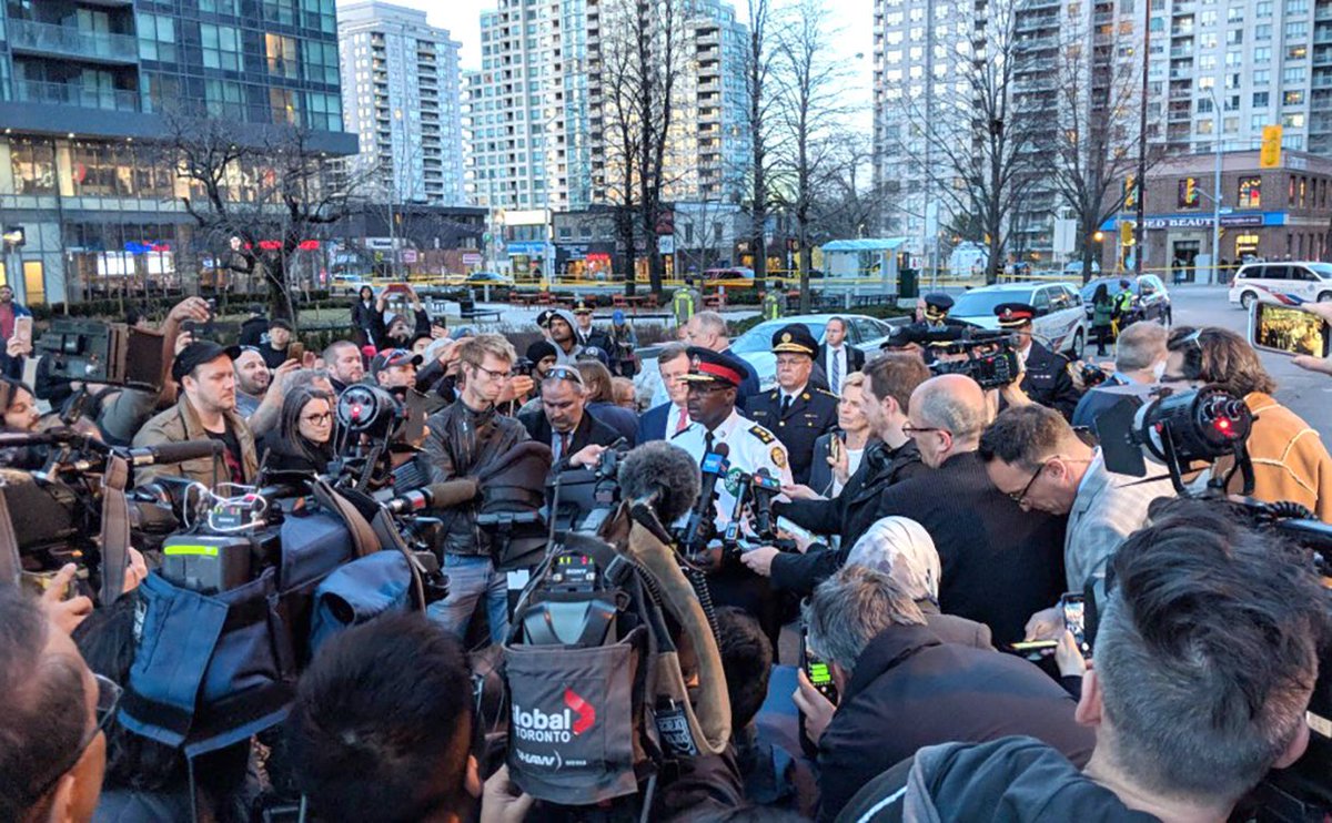 TorontoPolice's tweet photo. Witnesses sought to Yonge-Finch investigation~Read Toronto Police Service website update on Yonge Finch https://t.co/q5Qh47LV7R Contact police on dedicated line: 416-808-8750 or anonymous Crime Stoppers 1-800-222-8477 ^sm https://t.co/dL2GBOjE3y