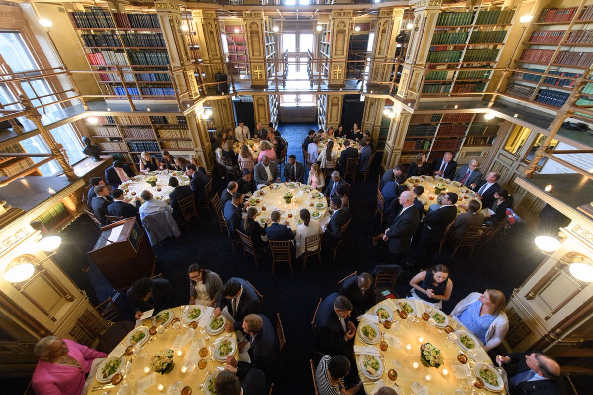 GeorgetownHoyas's tweet image. An incredible Captains &amp;amp; Coaches Dinner tonight in Riggs!  Thanks to President DeGioia for the amazing experience and to @Chrisak4298 for his inspiring words! #WeAreGeorgetown #HoyaSaxa #Olympics2018 
bit.ly/2HoATpn