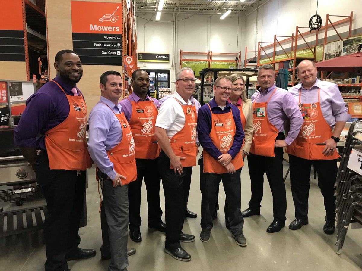 Great walk today with Mike and his team at store 1401! Gotta love the people shirts, c'mon spring! #purplepeopleeaters #springtour2018