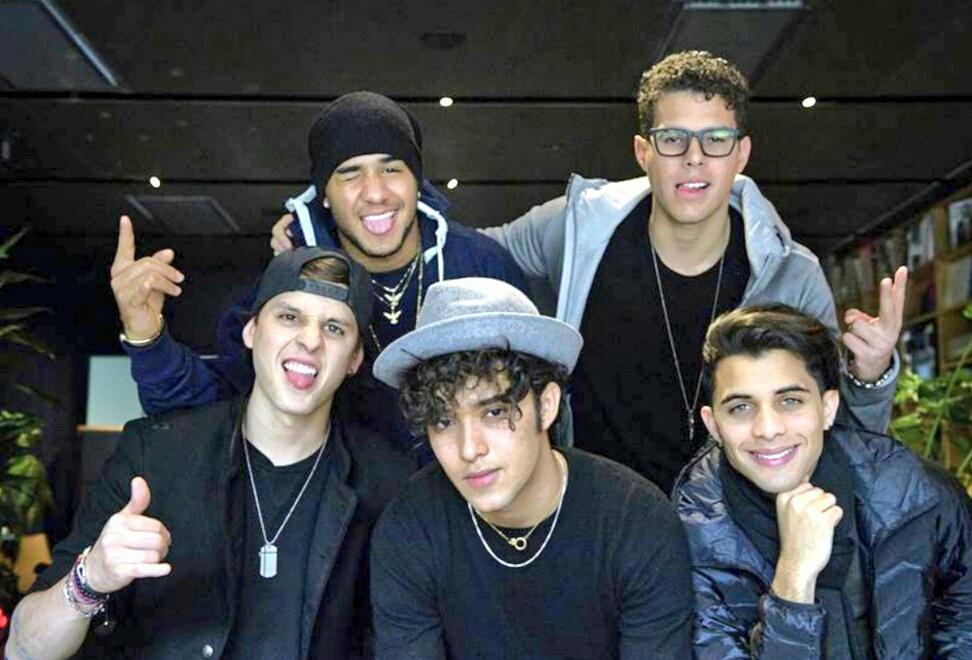 ELBEBEVELEZ's tweet photo. • DA RT A ESTE TWEET 
• COMENTA CON LOS # 

                  ¡ VAMOS !

@CNCOmusic 
#PremiosMTVMiaw
#MTVLAINSTAMXJOEL 
#MTVLAFANCNCOWNERS https://t.co/yBEHiEoh0s
