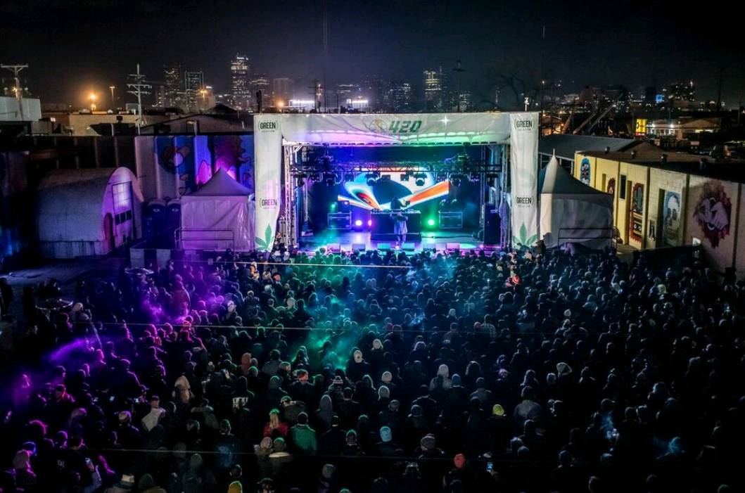 We had so much fun celebrating 420 weekend in the Mile High City! Those city lights in the background 😍