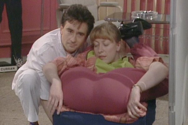 TheAnorakZone's tweet photo. #KitCurran now available to order on DVD, the 80s sitcom featuring @clivemerrison.
I ran an article on the series, and look forward to updating those screen captures to DVD quality: https://t.co/FnH7eVa5cm https://t.co/DJetnyYVL2