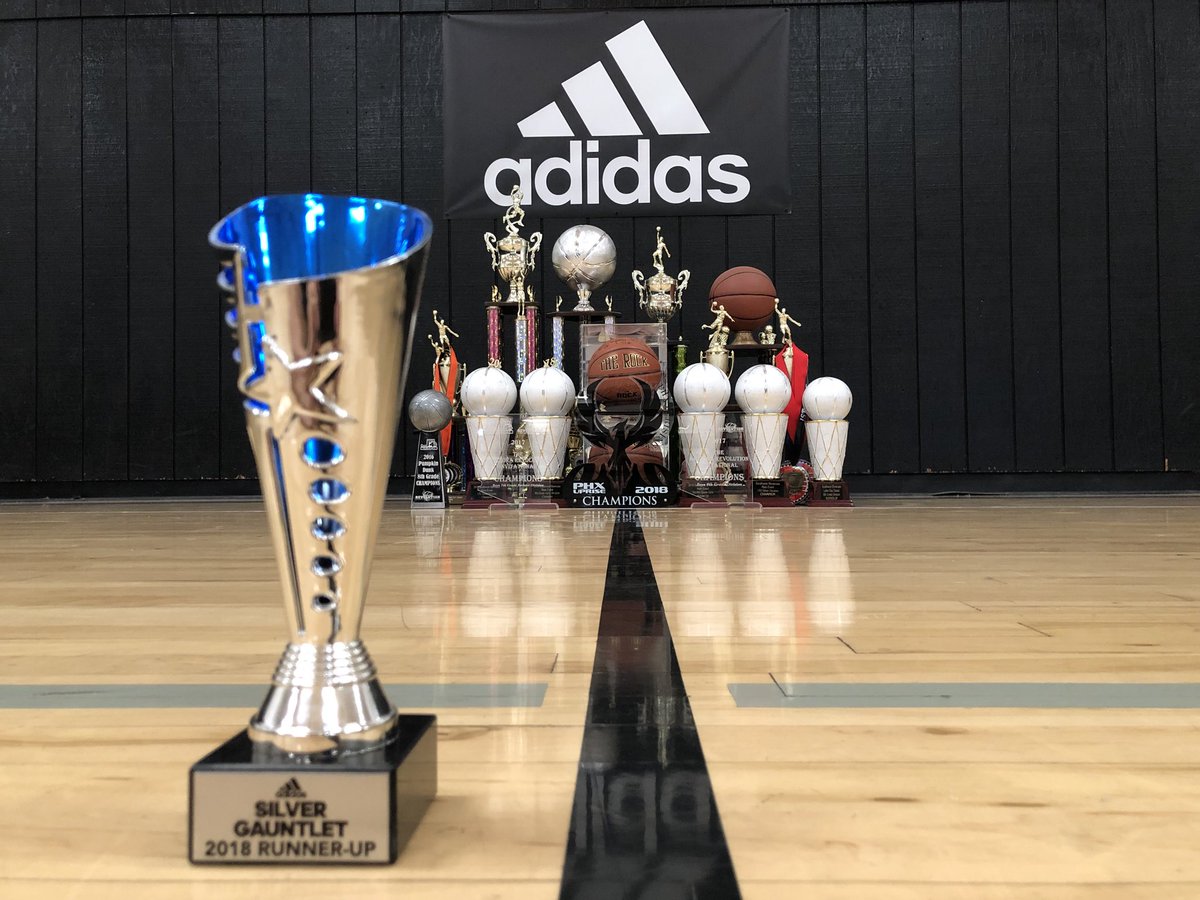 Mr_Basta's tweet photo. The one in the front would not be possible without the ones in the back #Firestorm #firestormbasketball #adidas #3stripelife #gauntletseries #basketballneverstops @just4hoopin @phxisrising @coleman_sws @areacodesbasketball @moballin10 @pete_kaffey09 @azcoachklaus @rj_arvizu https://t.co/UkE3jGbii1
