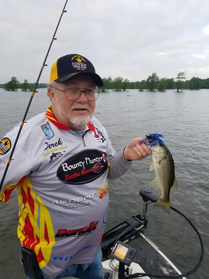 Well this bass isn't very big but I sure do look great in my <a href="/chewcoffeedip/">Cowboys Coffee Chew</a> hat!!