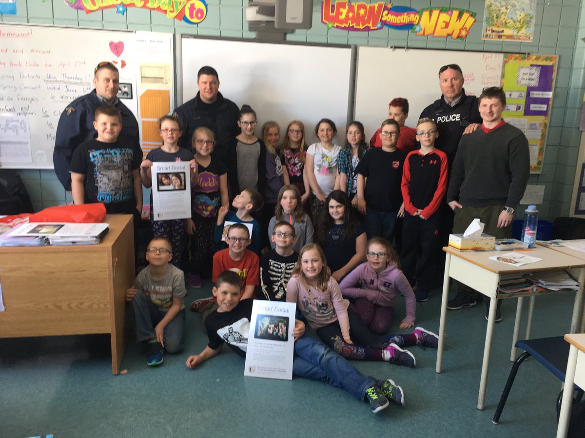 JeremyTaylor151's tweet photo. Grade 4 students at French Shore Academy learning about digital literacy and impacts of digital footprints. Thanks, Port Saunders RCMP! @RCMPNL @TELUS @NLESDCA https://t.co/eBretnfOGW