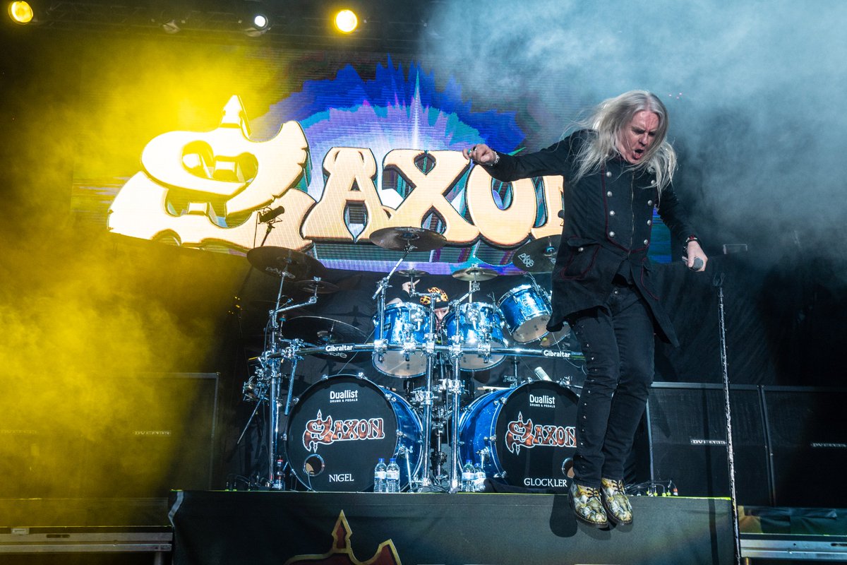 setlistfm's tweet photo. 🎶 @SaxonOfficial @LasRageous Day 2 📸: @wayneposner https://t.co/FXG9phD7kb