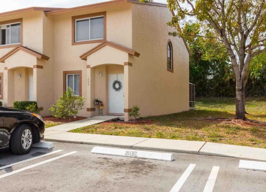 JuliaFKeyes's tweet image. It's deals like this that hardly ever stay on the market! #beautifulhome #homesweethome  cpix.me/l/44878277