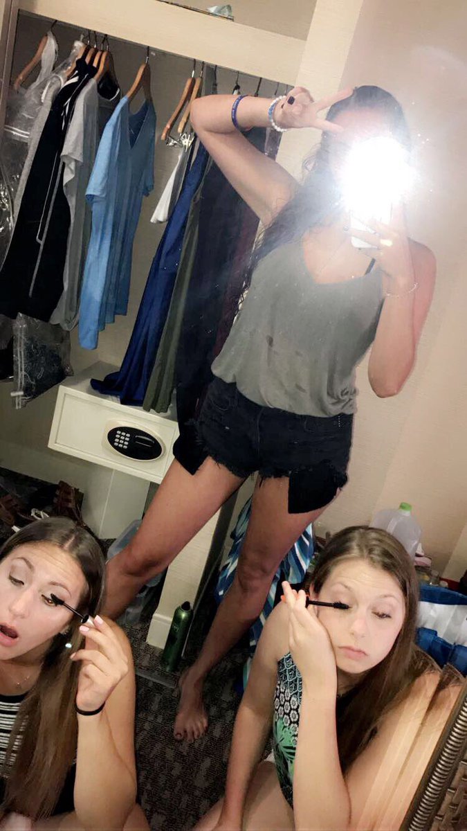 lmnicol17's tweet photo. Happy 22nd birthday to the best big sister! Love you so much💕💕 @JordynTaylor23 https://t.co/CBnAg3RdZ6