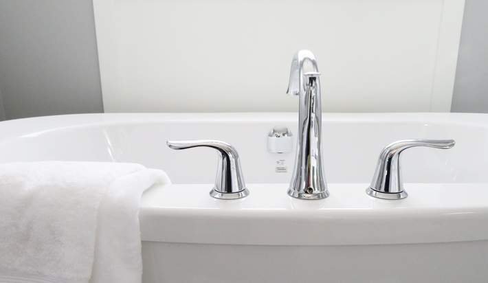 SpecInsure's tweet image. Take good care of your bathroom by choosing paint that protects. otbd.it/8FPlwvcT