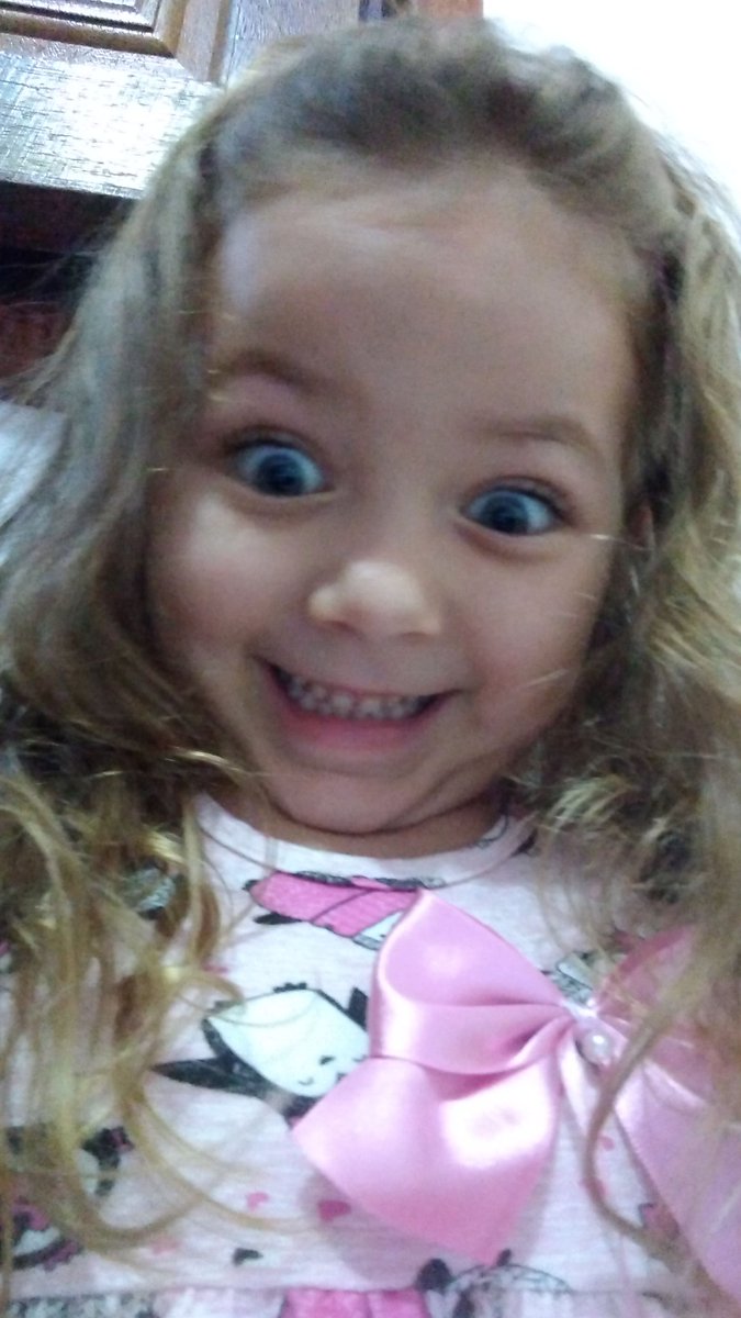 marin_laryssa's tweet photo. o cel vibrou // não era o crush https://t.co/HYOnlXjavM