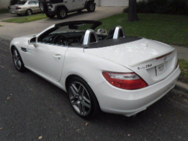 TexasAutoRanch's tweet photo. It's convertible time!!!  
2013 Mercedes-Benz SLK SLK250
512-246-8787
#SLK #SLK250 #Mercedes #TexasAutoRanch #Convertible #MB https://t.co/hO96yuNHa5