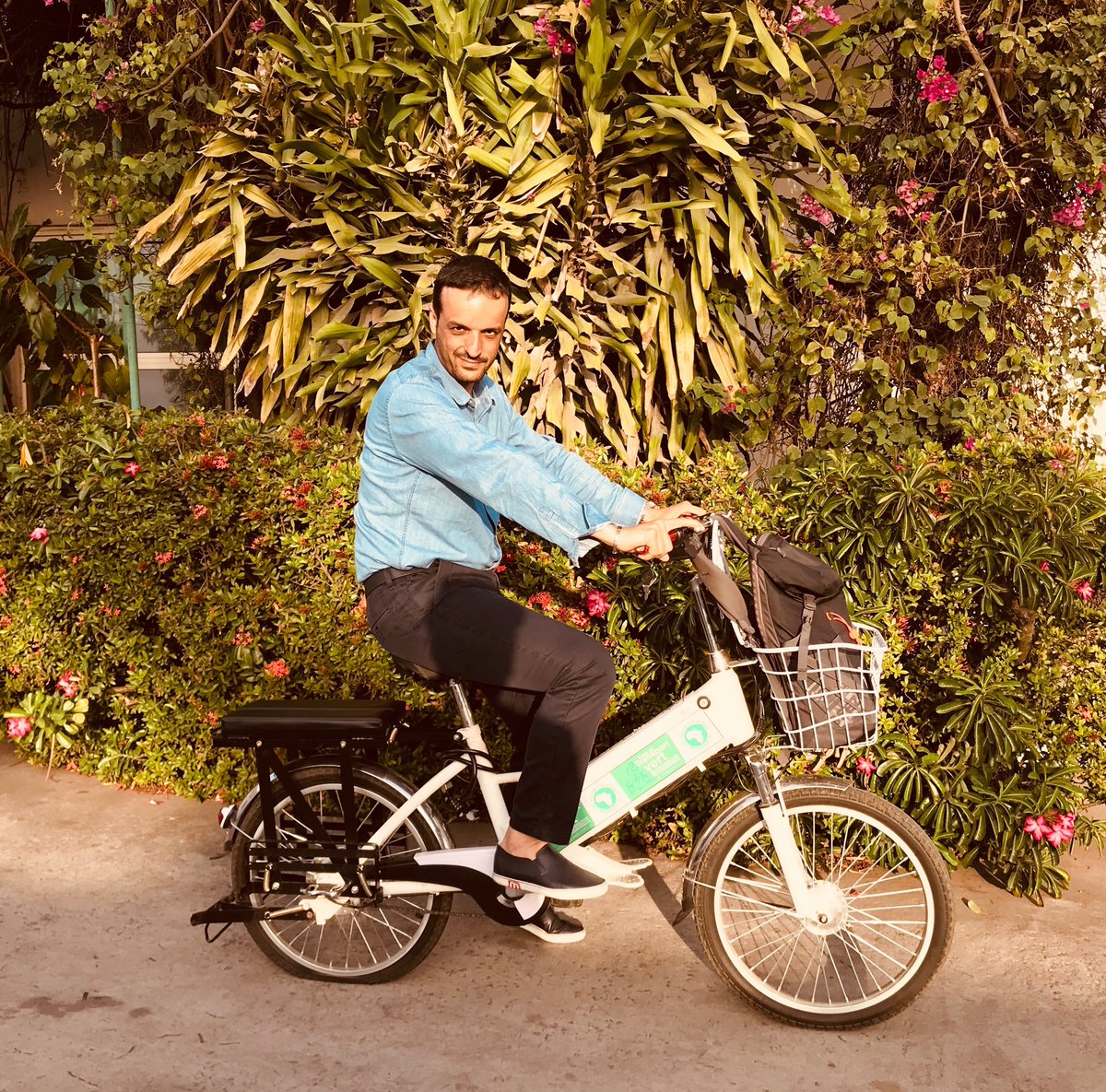 andycostaci's tweet photo. #Tousautransportvert  Avec #Tarikinnocent #Ambassadeurduvelo #Andycosta #mydreamforafrica #Avelo #cielecbike @DarraTarik https://t.co/jvGsM0KjRv