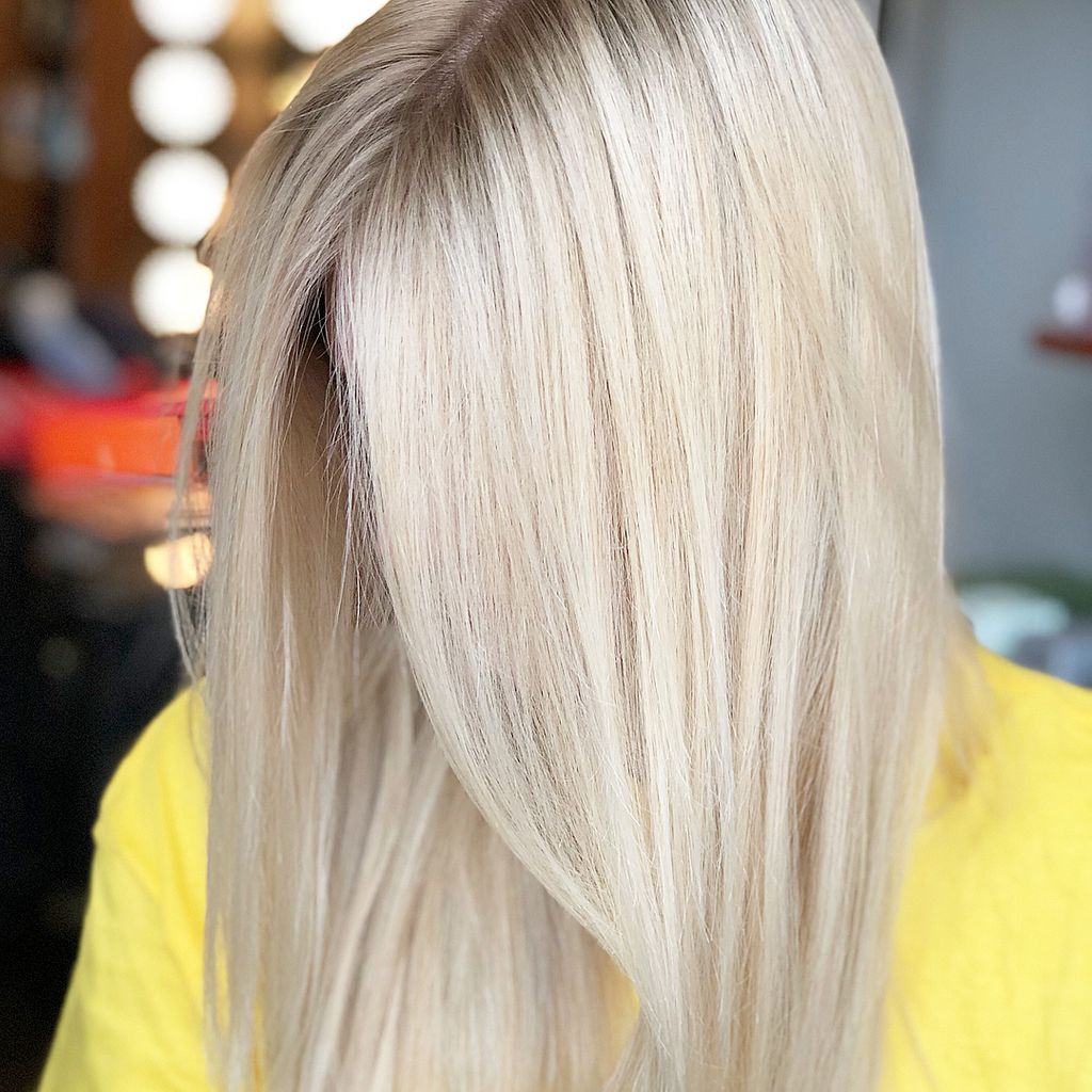 Uberliss's tweet image. #shadowroot and surfer blonde tone by Dani Cooper using the #uberliss bond treatment 🙌🏼😍goo.gl/TdzhYN