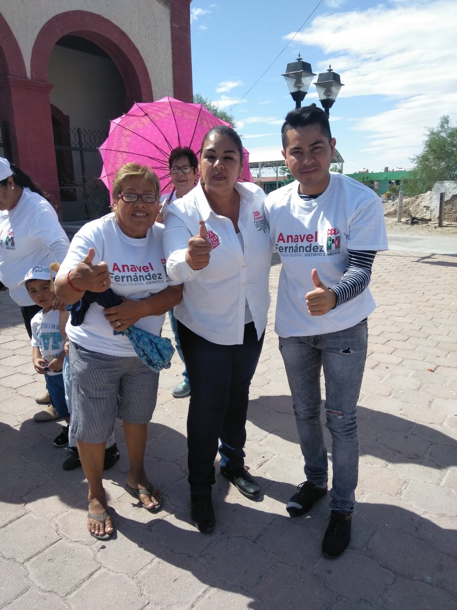 Alonso_Blancas's tweet photo. Recorriendo el pueblo magico la candidata @AnavelFernandez con una respuesta bastante positiva de los habitantes #VamosTodosJuntos #YoConMeade2018 #ColosioMapimi https://t.co/jTcs71NONF