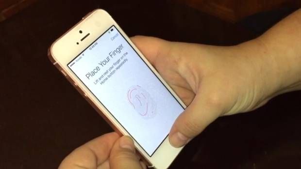 CBCNS's tweet photo. Police try to unlock phone with dead man's finger at funeral home
https://t.co/v46YzP4MqI https://t.co/AVMGDKO2WO