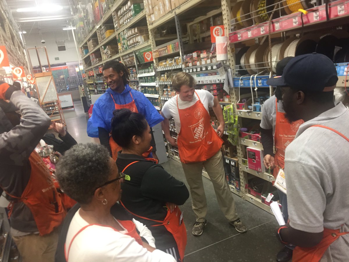 THDzsazsa's tweet photo. New associate coach training group tonight. New associates got a hands on training in different departments (cutting pvc, cutting blinds, carpet cutter, making keys, etc) and the importance of being available I loved everyone’s curiosity to learn! @eric_tweddle @JoeBechtelTHD https://t.co/AYl2AG3TEF