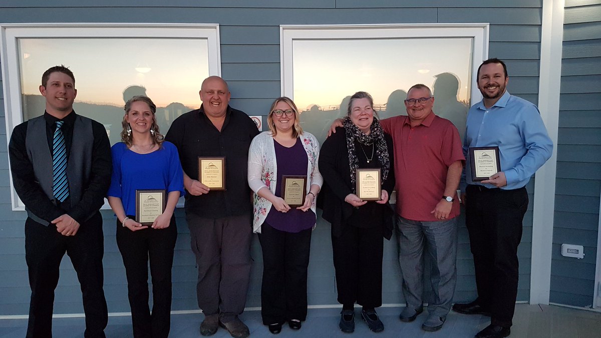 SMBChamber's tweet photo. Another incredible #AGM at Shining Waters this evening! Congratulations to this year's award recipients and a big thanks to @steelegr for your engaging and effective address! ;) https://t.co/O0jTLmzX0l