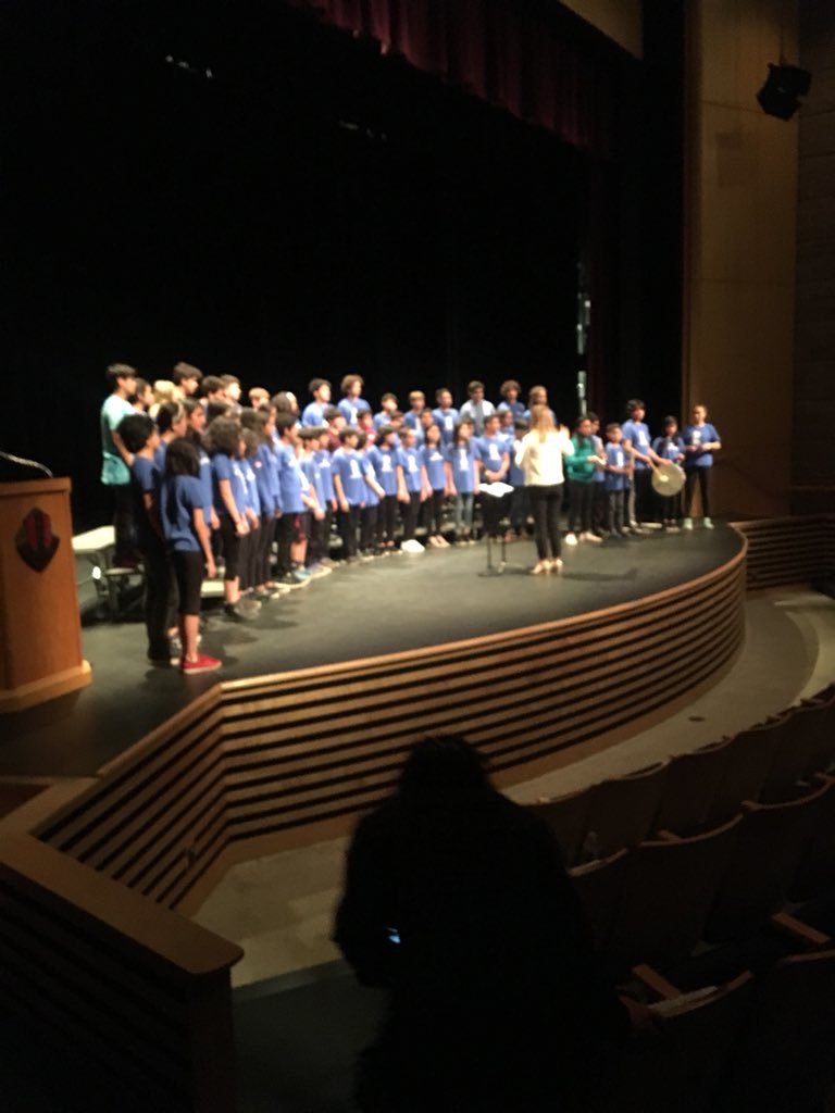 JBillingsley5's tweet photo. Way to go @HollyburnElemen grade 6/7 choir! Congrats on being invited to the launch of the #LighthouseFest you all sang beautifully and were in such great company across the district #westvaned @WestVanSchools Thanks @amanda_randt for all you do for the Hollyburn music program! https://t.co/HWjR8zFsMD