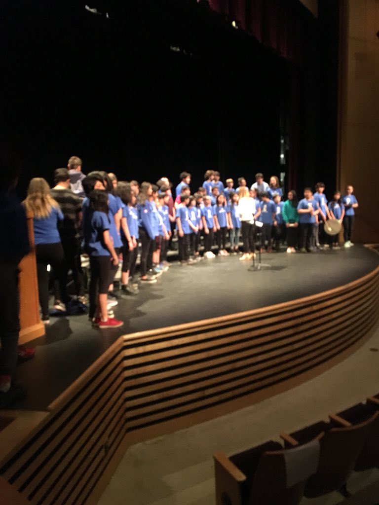JBillingsley5's tweet photo. Way to go @HollyburnElemen grade 6/7 choir! Congrats on being invited to the launch of the #LighthouseFest you all sang beautifully and were in such great company across the district #westvaned @WestVanSchools Thanks @amanda_randt for all you do for the Hollyburn music program! https://t.co/HWjR8zFsMD