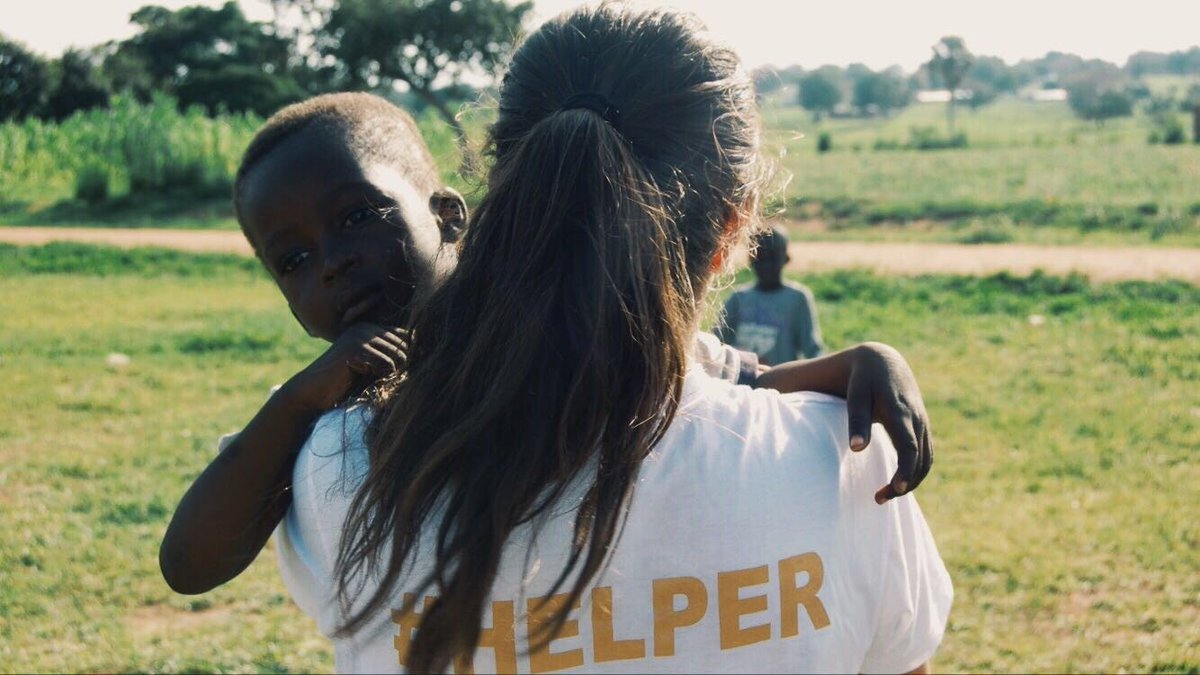 YesWeHelp2's tweet photo. Dar cariño a niños que apenas lo han recibido y ver sus reacciones, no tiene precio
#Helpers https://t.co/cq6lvHDtvA