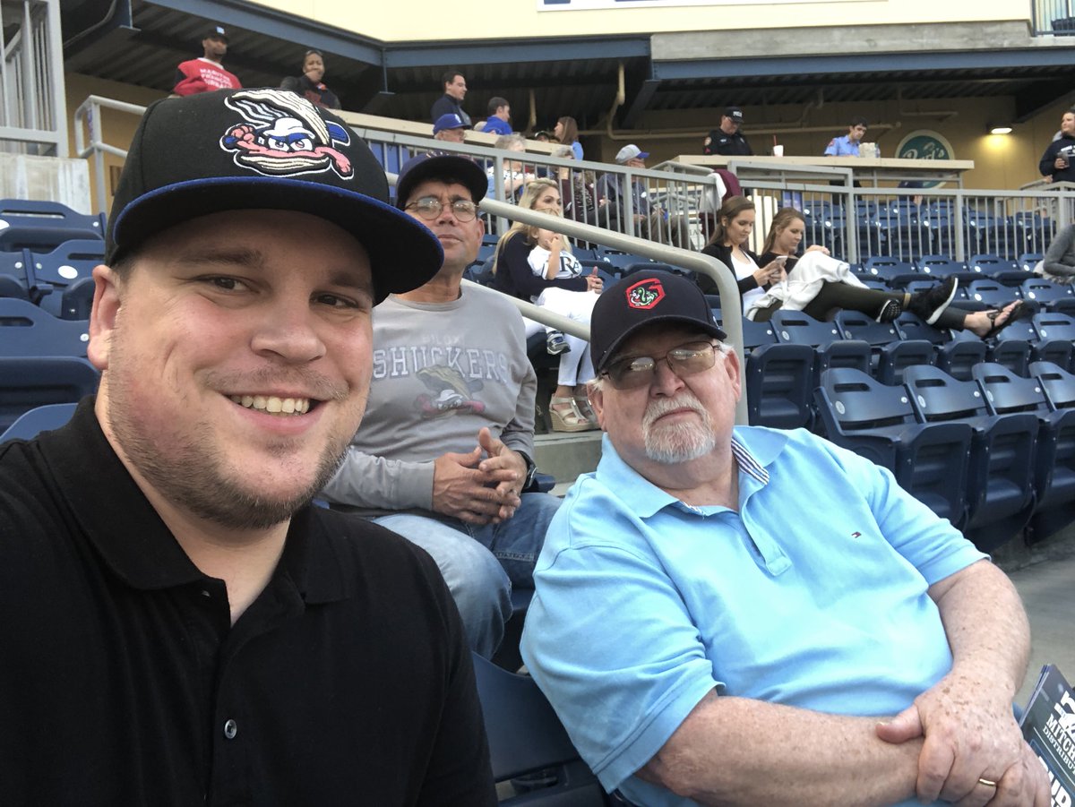 JDickerson93's tweet photo. This afternoon I am thankful for family! It has been a great afternoon with @jimmymac164 watching the @biloxishuckers take on the @BiscuitBaseball! #Shellfie #GreatUncle #GoShuckers https://t.co/VImbWHGuEy