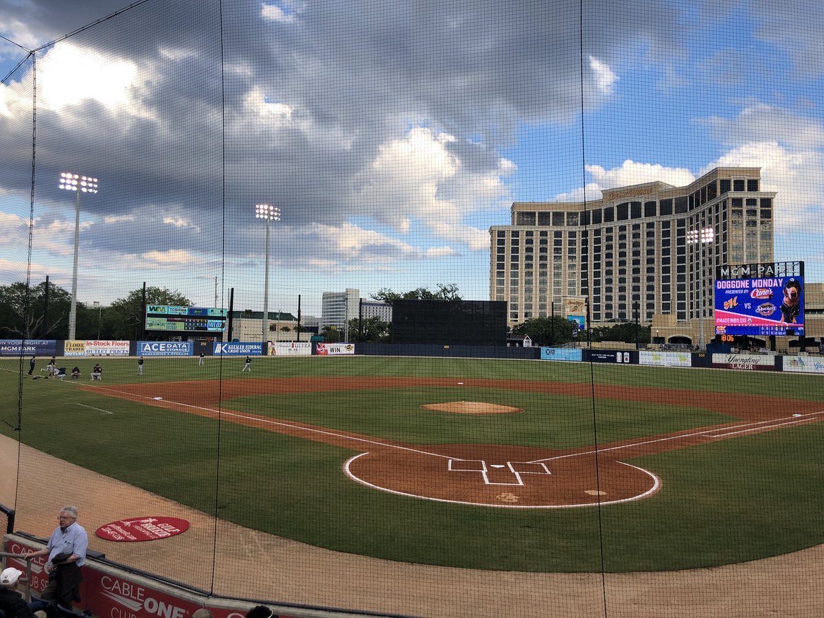 JDickerson93's tweet photo. This afternoon I am thankful for family! It has been a great afternoon with @jimmymac164 watching the @biloxishuckers take on the @BiscuitBaseball! #Shellfie #GreatUncle #GoShuckers https://t.co/VImbWHGuEy