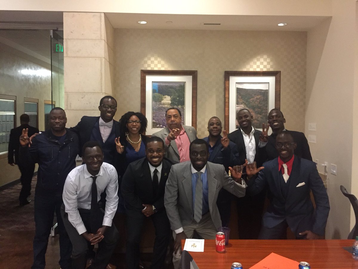 UTA_NSBE's tweet photo. Big Ups to @SMUNSBE for hosting the Dallas Metroplex Chapters Awards Banquet and Congratulations to everyone that received awards 👏👏 #nsbe #dfw #region5 #smu #utarlington https://t.co/OUsLlDbzKn