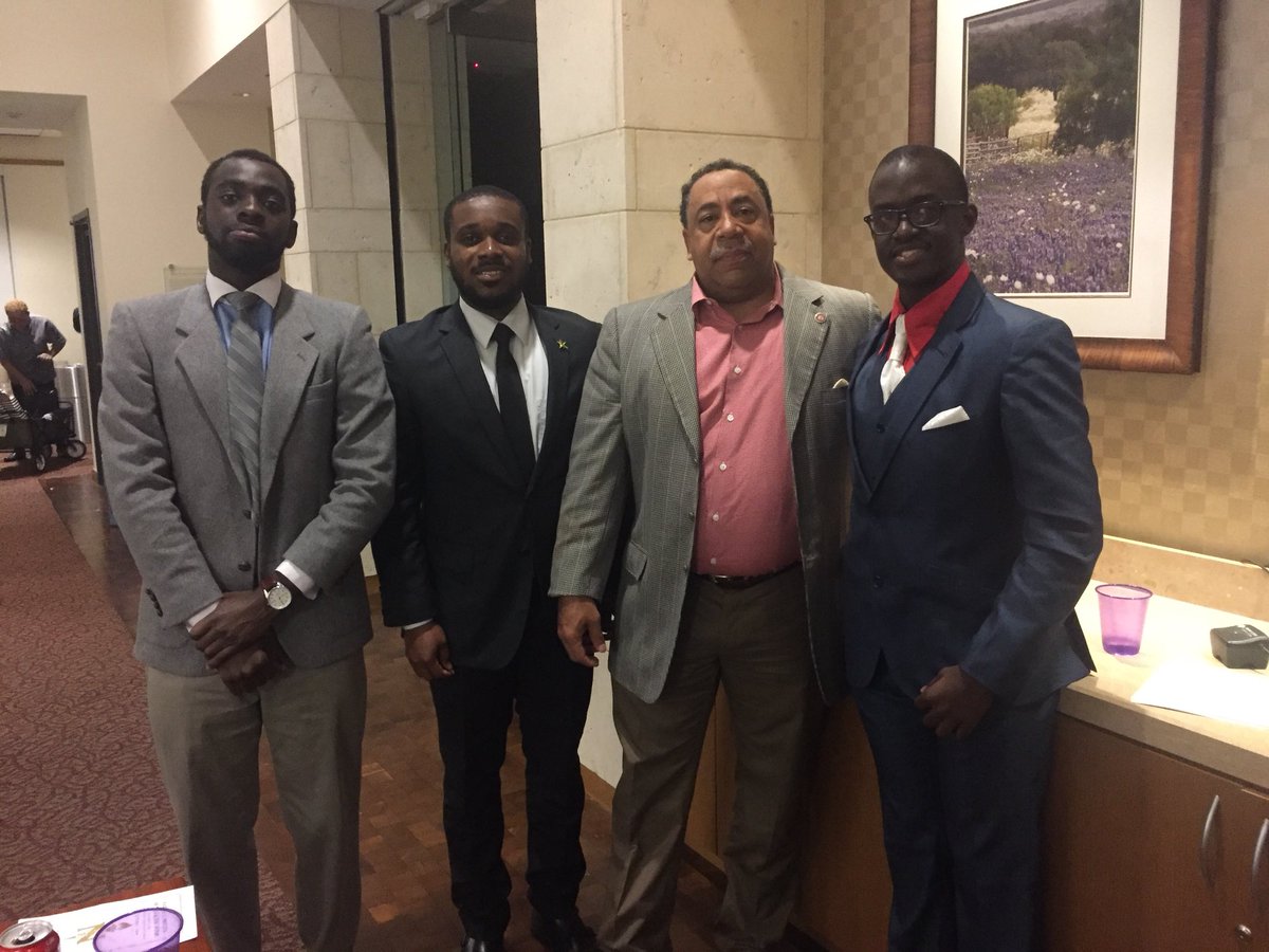 UTA_NSBE's tweet photo. Big Ups to @SMUNSBE for hosting the Dallas Metroplex Chapters Awards Banquet and Congratulations to everyone that received awards 👏👏 #nsbe #dfw #region5 #smu #utarlington https://t.co/OUsLlDbzKn