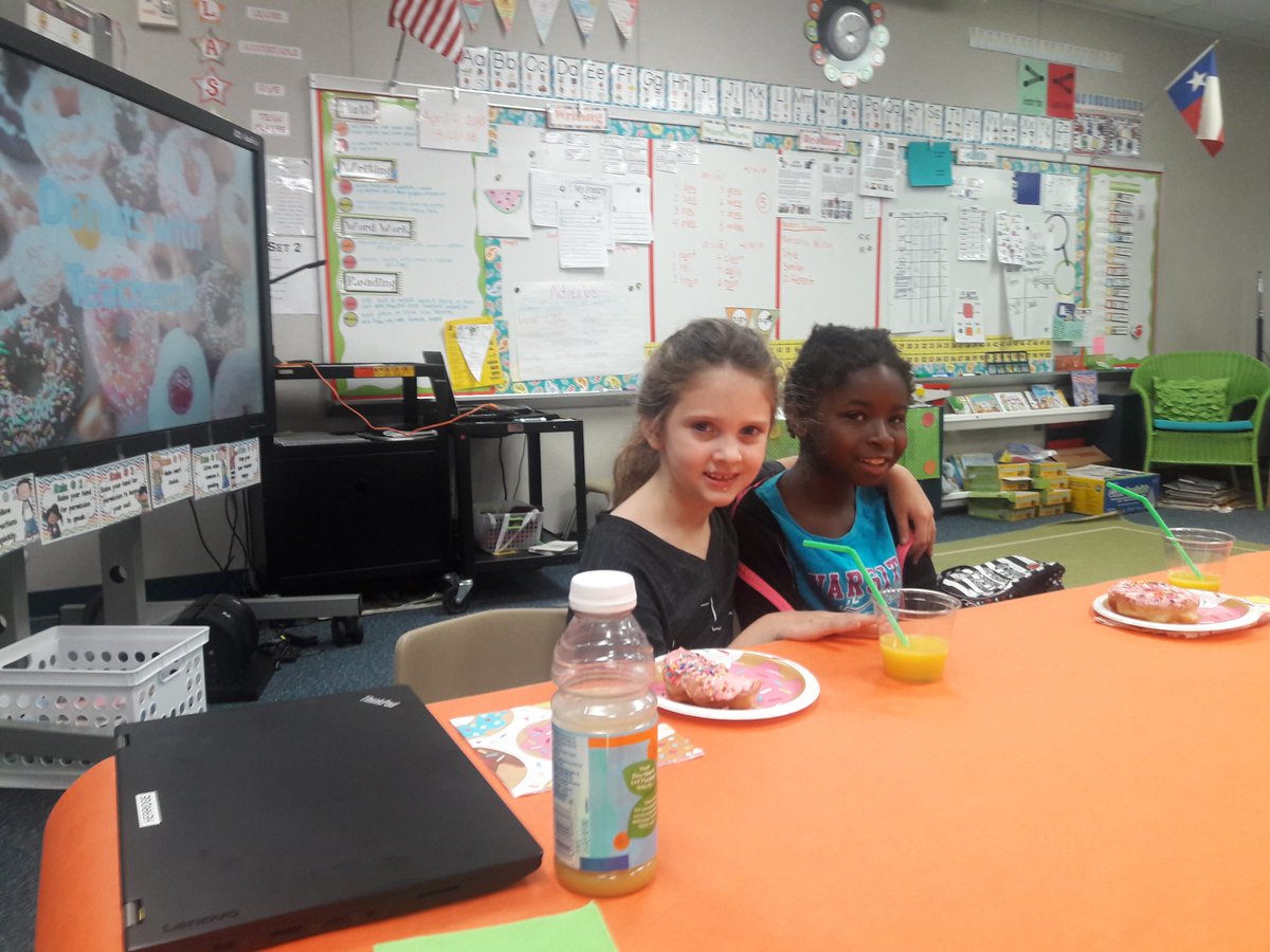 RaiaBeth's tweet photo. Having donuts with our first graders. The donuts were so yummy! https://t.co/yFpnacsr6Y
